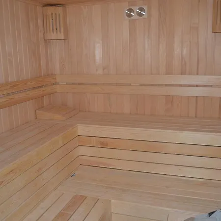 City Ii Apartman *
